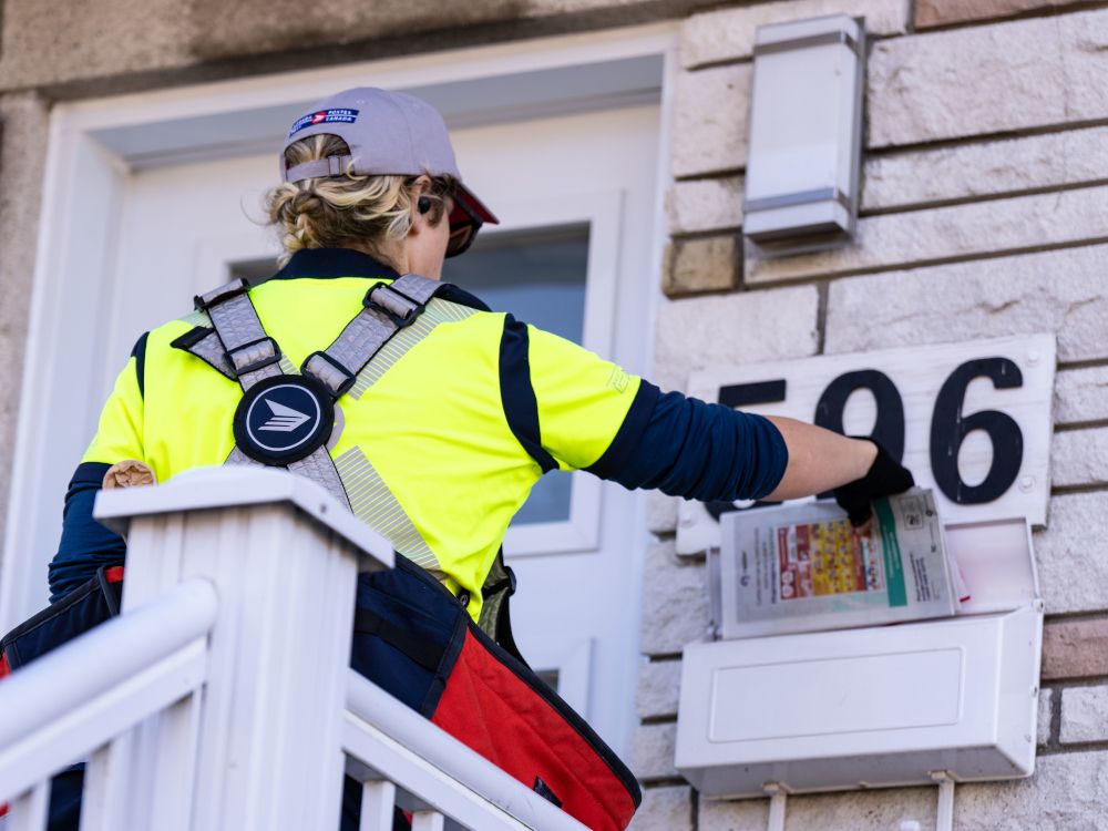 NextImg:Sabine El-Chidiac: Privatize Canada Post so it can't keep stealing Christmas
