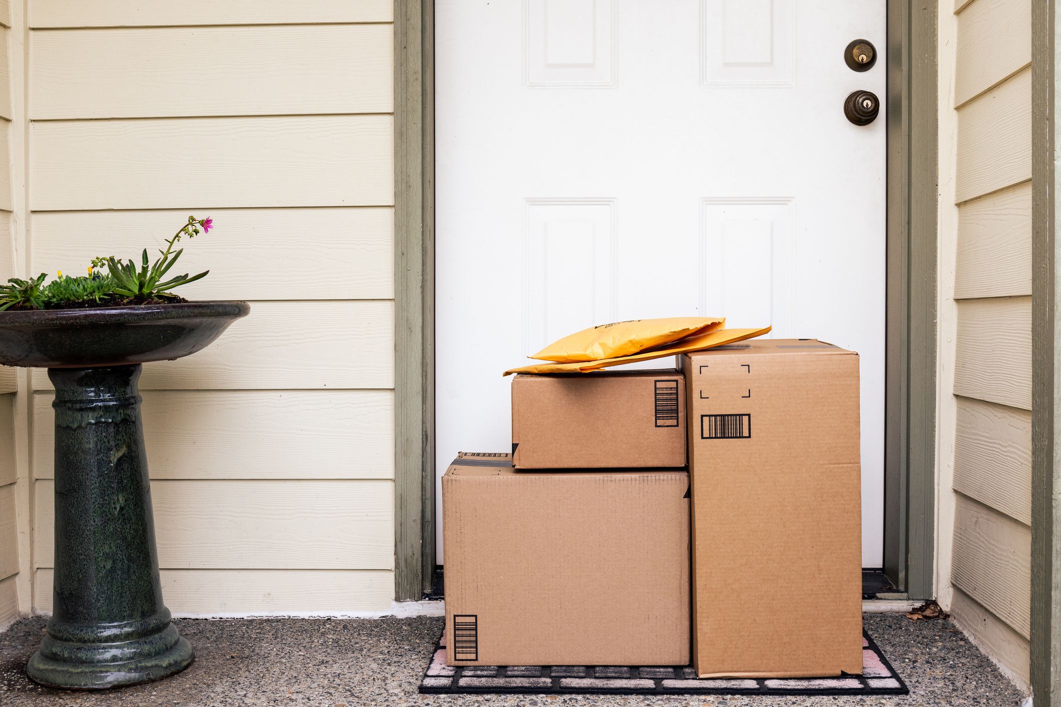 NextImg:Amazon holiday shipping deadline: When to order gifts to receive them on time