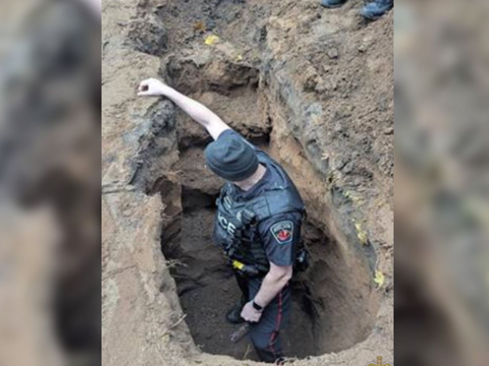 NextImg:Hamilton police find network of tunnels under city park