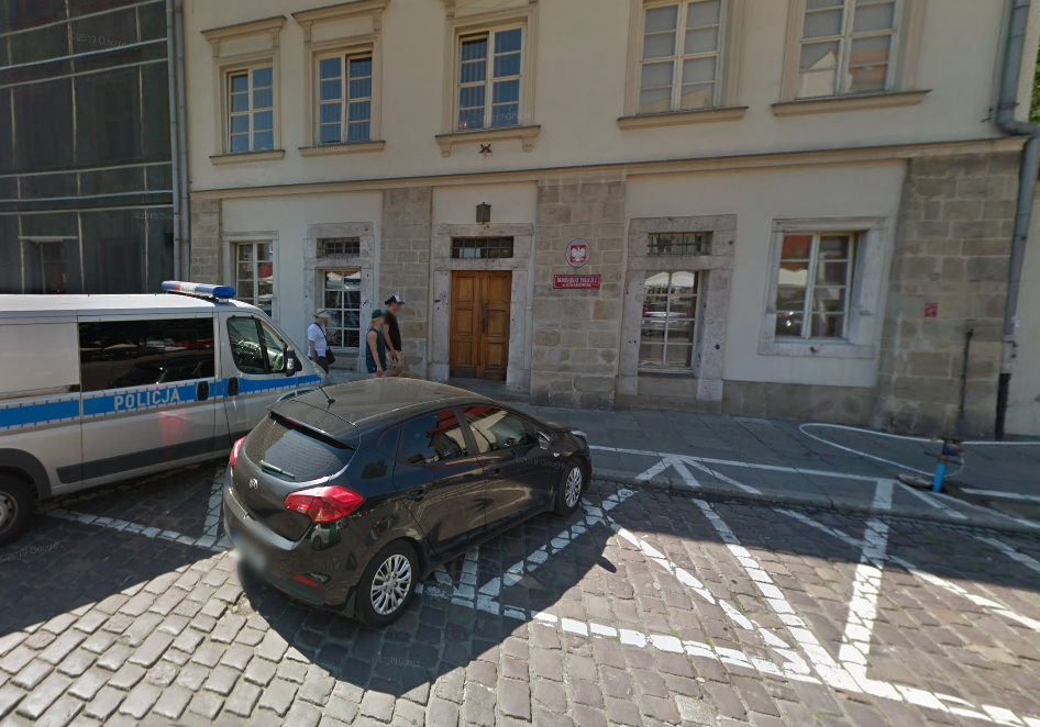NextImg:Two Canadians dead in Poland, one by suicide using police officer’s gun while in custody: reports