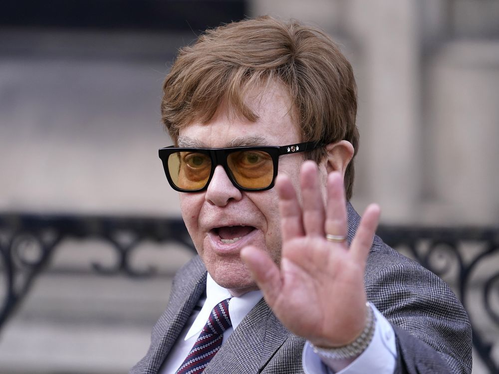 NextImg:Elton John says he has lost his eyesight