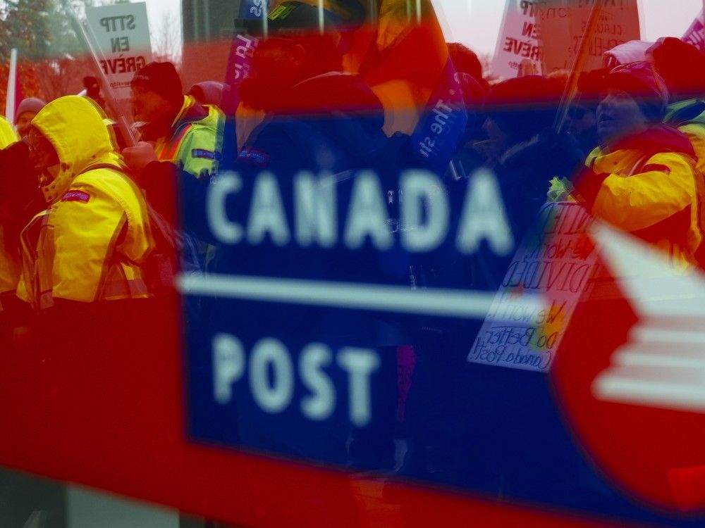 NextImg:Canada Post strike involving more than 55,000 has hit 25 days