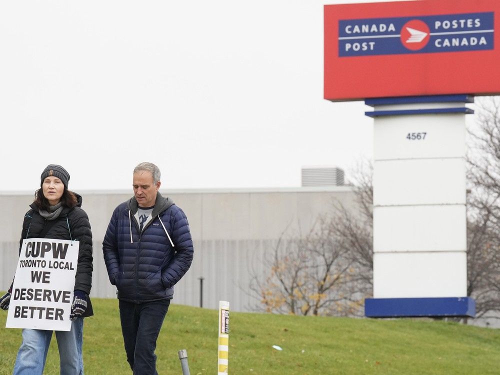 NextImg:Canada Post strike enters fourth week after union sends counter-proposals to mediator