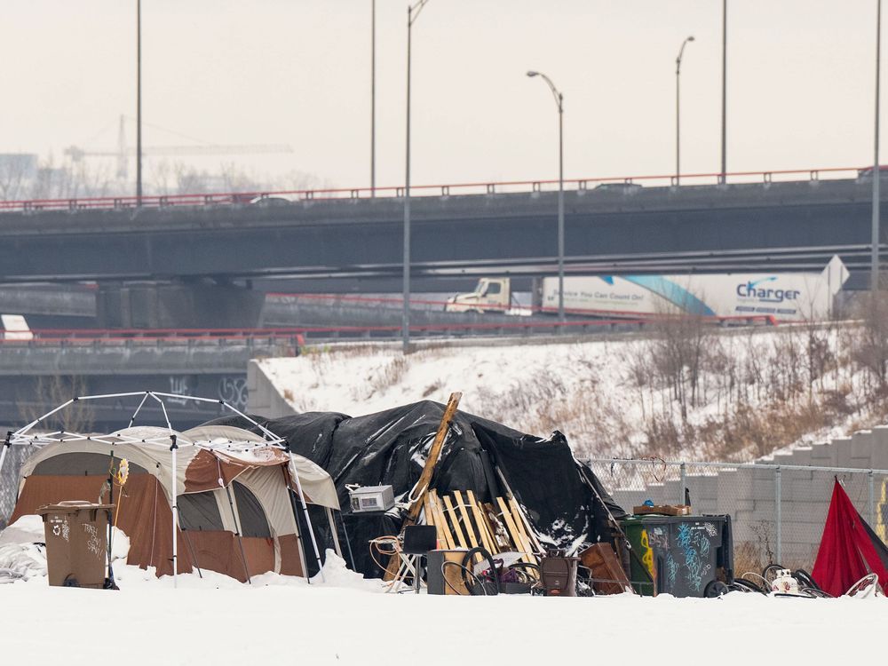 NextImg:Workers helping the homeless in Montreal feel powerless as crisis deepens