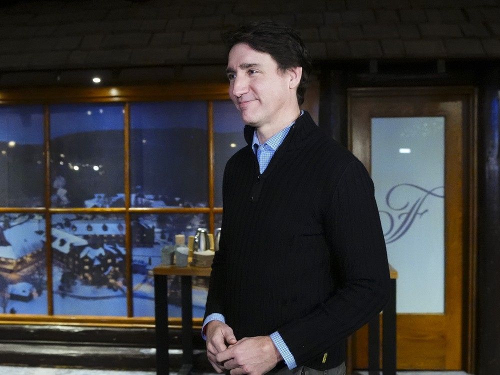 NextImg:Trudeau to meet with cabinet as Trump renews threat of tariffs on Canada