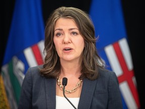 Smith’s ‘border czar’ pitch gets nod from ex-military leaders Smith’s ‘border czar’ pitch gets nod from ex-military leaders