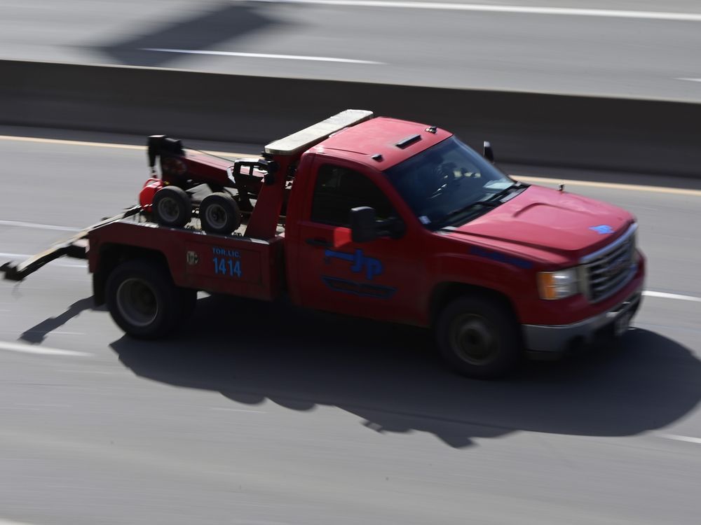 NextImg:Toronto police launch team to tackle violence in the tow truck industry