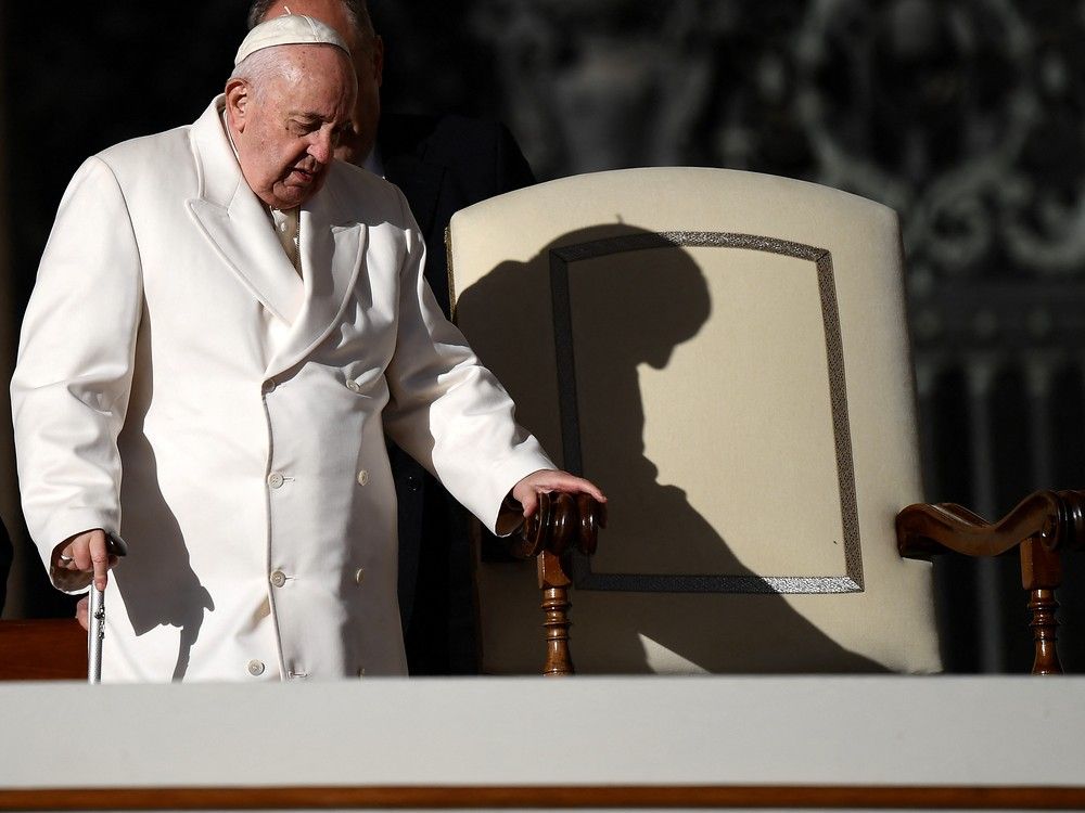 NextImg:Pope Francis met at the hospital with Vatican No. 2, takes major governing decisions