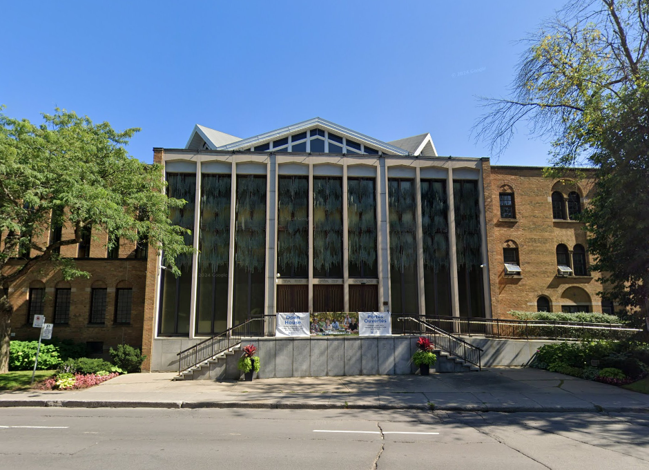 NextImg:Swastika painted on side of Montreal synagogue, police investigating