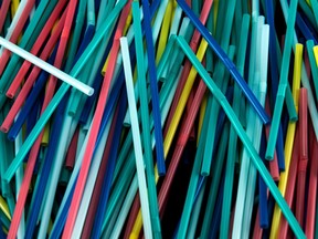 Trump signs order to end use of paper straws, bring back plastic ones Trump signs order to end use of paper straws, bring back plastic ones
