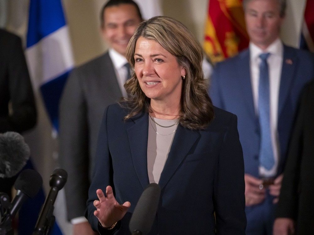 NextImg:Smith pulls out of governors' meeting in D.C. after mixed reviews for White House visit