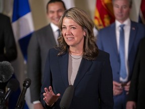 Smith pulls out of governors’ meeting in D.C. after White House visit Smith pulls out of governors’ meeting in D.C. after White House visit