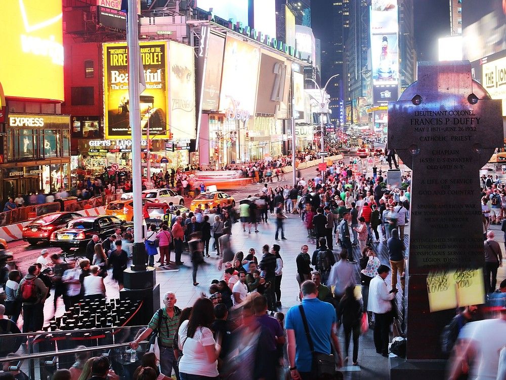 NextImg:NYPD looking for suspect who lit man on fire in Times Square