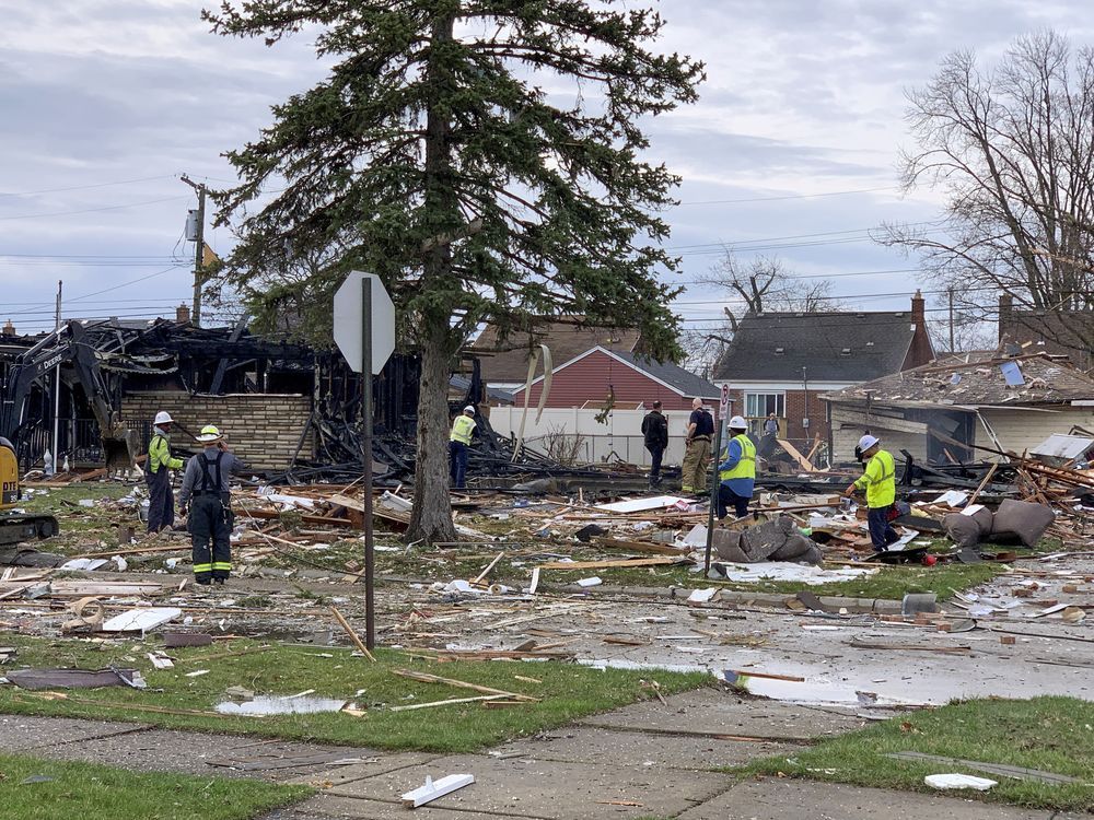 NextImg:Detroit-area house explodes, blasting man to the front lawn