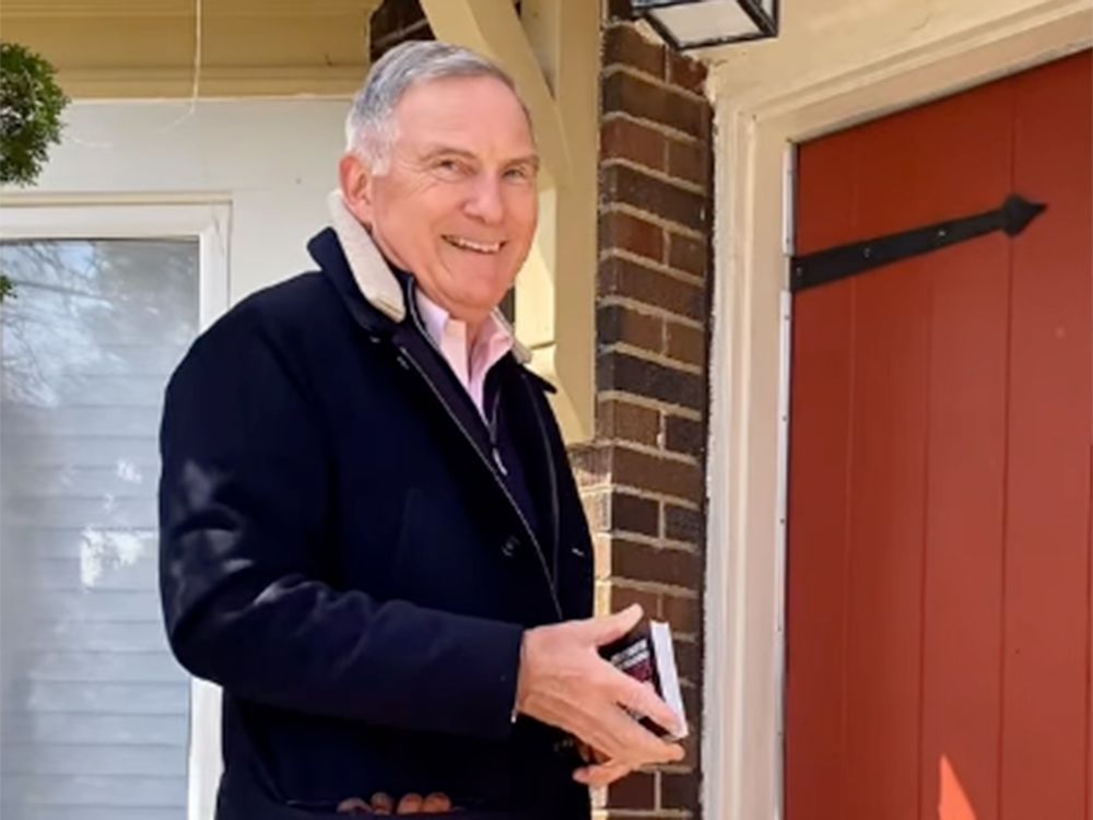  Conservative candidate Rob Pierce knocks on doors in Toronto’s Don Valley West riding.