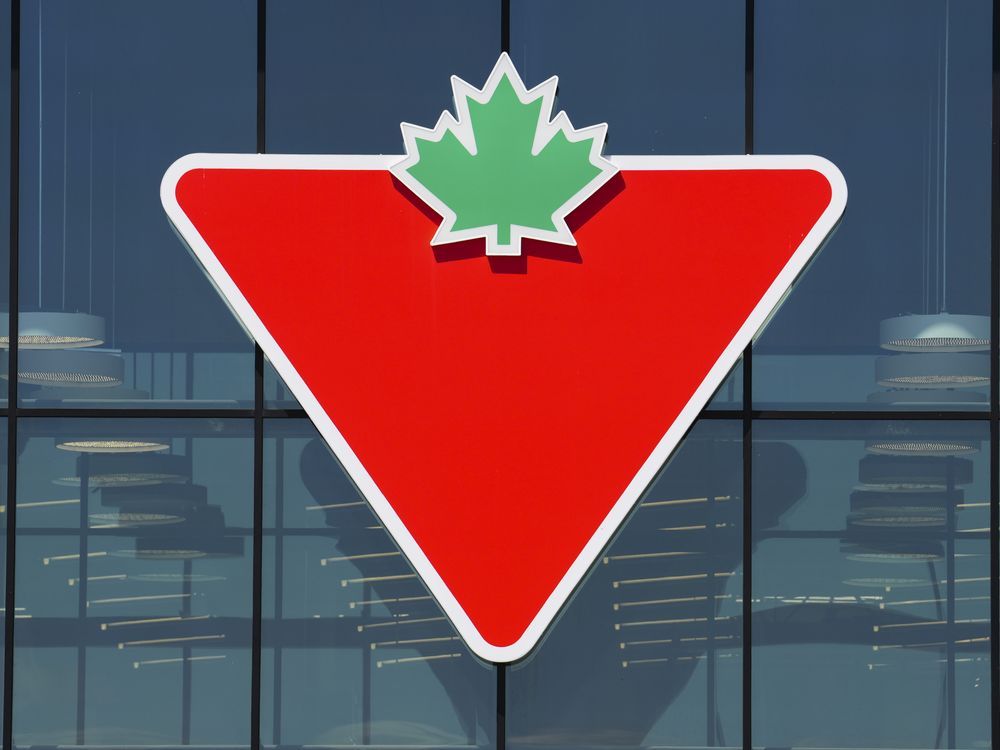 NextImg:Canadian Tire bidding on Hudson’s Bay assets, sources say