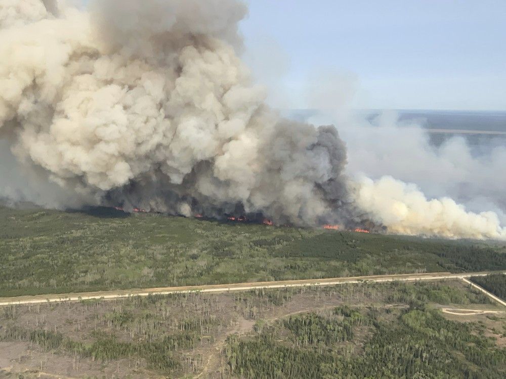 NextImg:Rain not forecasted as crews battle wildfire burning near Flin Flon, Manitoba
