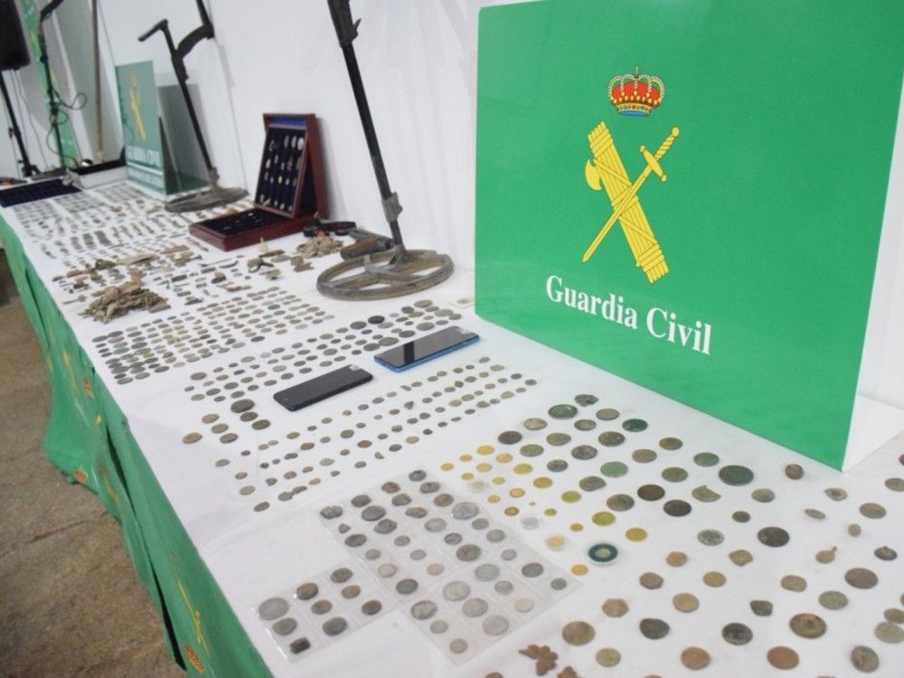 During an operation, authorities recovered 2,500 archaeological items, primarily Roman coins, looted from protected archaeological sites in the province of Caceres in Spain. During an operation, authorities recovered 2,500 archaeological items, primarily Roman coins, looted from protected archaeological sites in the province of Caceres in Spain.