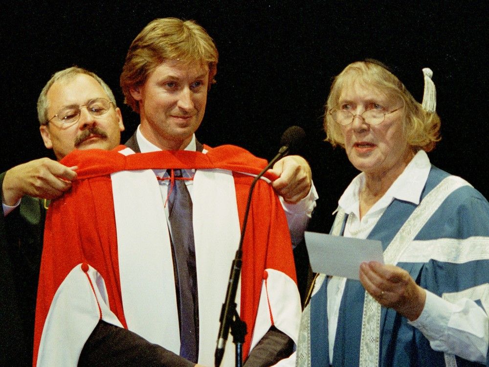  Wayne Gretzky received an honorary doctorate from the University of Alberta in 2000.