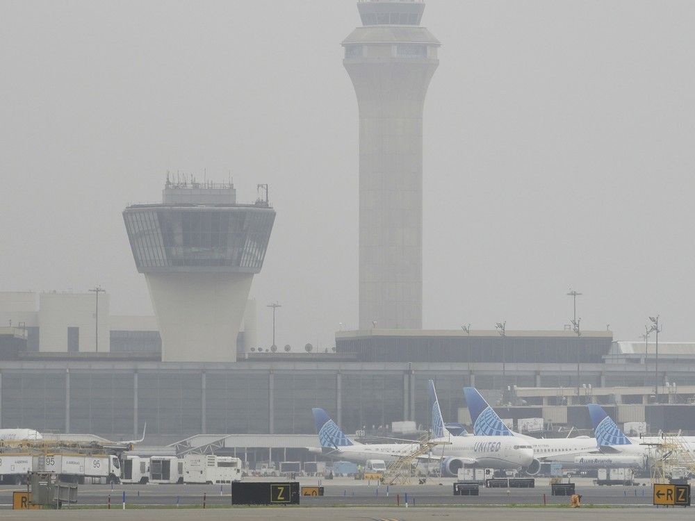 NextImg:Air traffic controllers briefly lose radar access again at Newark airport