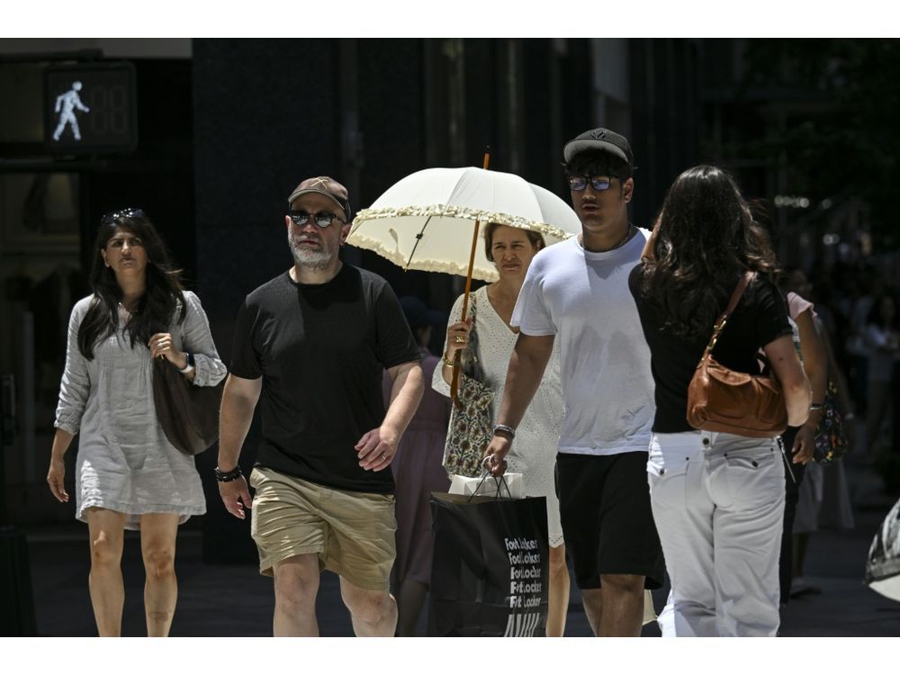 NextImg:Nearly half the U.S. population faces a scorching heat wave