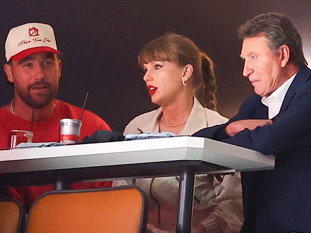 NextImg:Wayne Gretzky, Taylor Swift and Travis Kelce in attendance as Oilers beat Panthers in Game 4