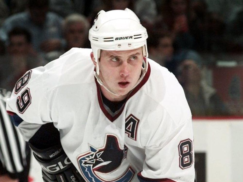 NextImg:Mogilny, Thornton, Chara, Botterill among newest inductees to Hockey Hall of Fame