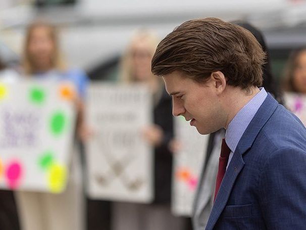 Former Canadian world junior hockey player Carter Hart walks past protesters from the Sexual Assault Support Centre Waterloo Region as he enters the London courthouse on Monday, June 9, 2025. (Mike Hensen/The London Free Press) Former Canadian world junior hockey player Carter Hart walks past protesters from the Sexual Assault Support Centre Waterloo Region as he enters the London courthouse on Monday, June 9, 2025. (Mike Hensen/The London Free Press)