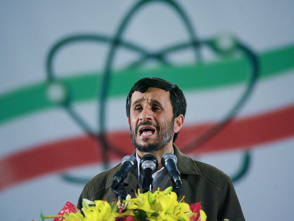  Iranian President Mahmoud Ahmadinejad speaks at a ceremony at the Natanz nuclear enrichment facility, on April 9, 2007.