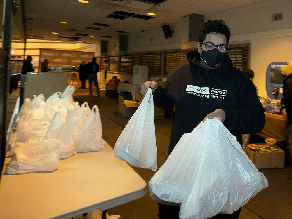A member of the Muslim Association of Canada helps distribute hot meals to the needy in Edmonton in 2020. The group, which describes itself as the “largest Muslim grassroots Canadian charitable organization,” denies accusations that it has any links to the Muslim Brotherhood.