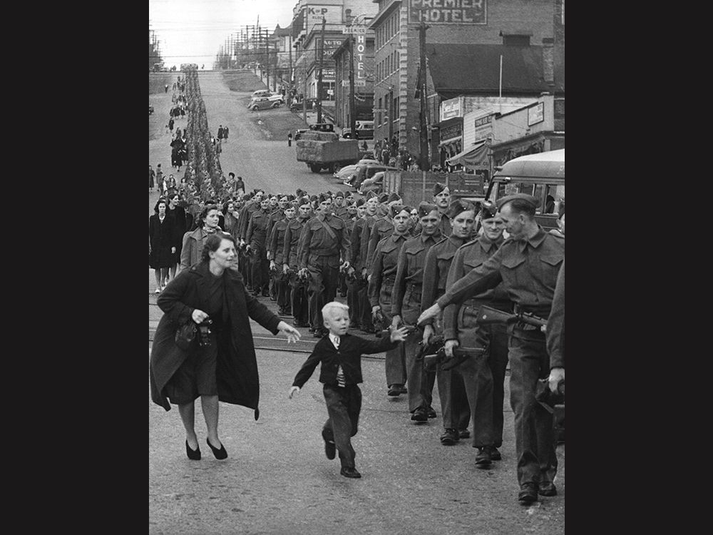  “Wait for me, Daddy” 1940 by Claude P. Dettloff.