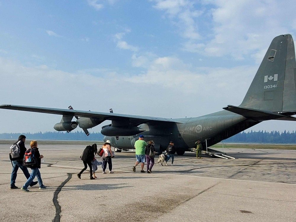NextImg:Canadian Armed Forces deployed to assist northwestern Ontario wildfire evacuations