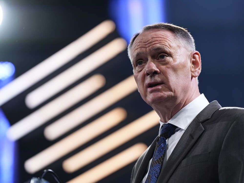 NextImg:Ottawa considering ’combination of approaches’ to 20% military pay hike