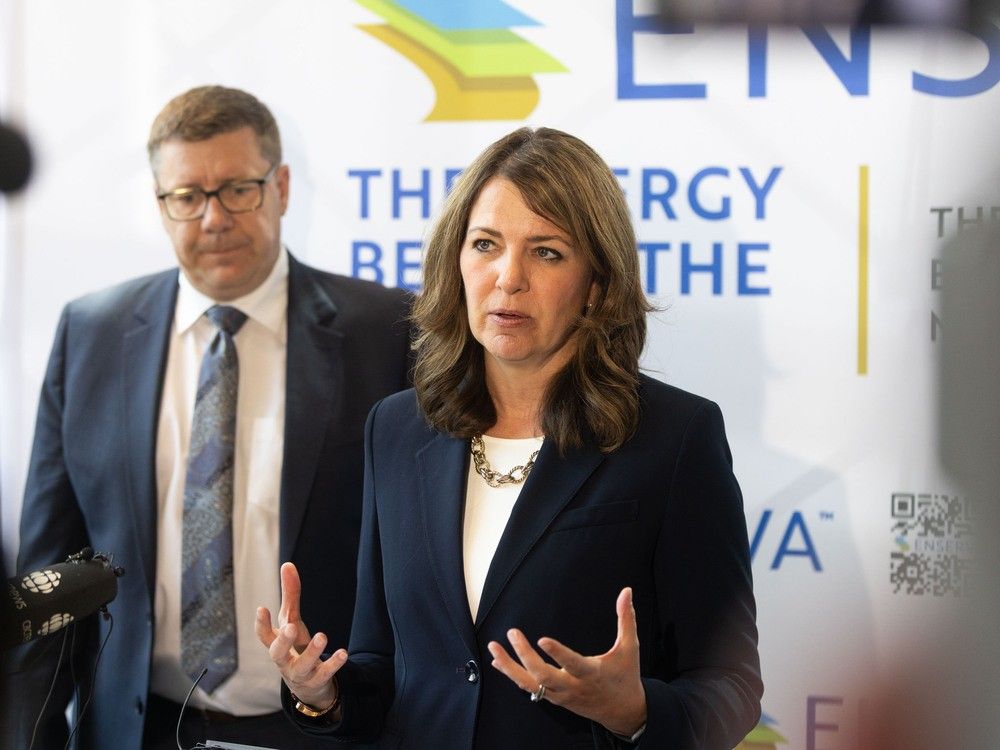 NextImg:Health Canada won't fight Alberta's plan to charge for COVID vaccines