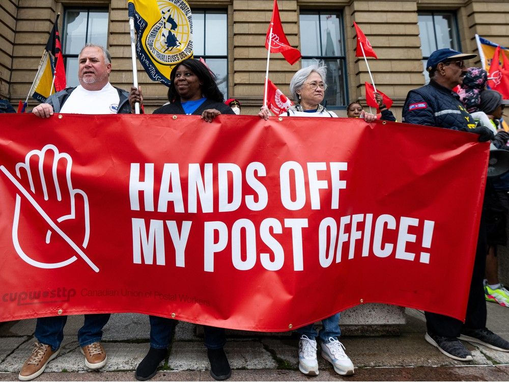 NextImg:Canada Post union files labour practices complaint