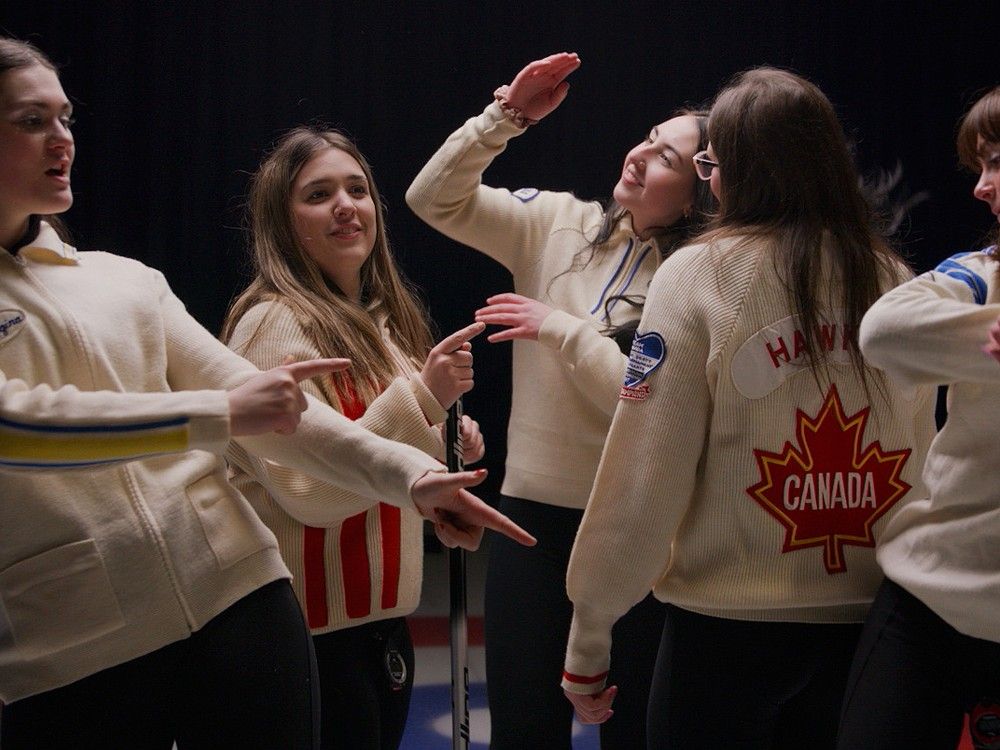  The documentary Curl Power from director Josephine Anderson follows the lives of a teenage girls’ curling team as they work towards a major tournament and growing up. Sav Miley, Brook Aleksic, Amy Wheatcroft, Hannah Smeed and Ashley Dezura.