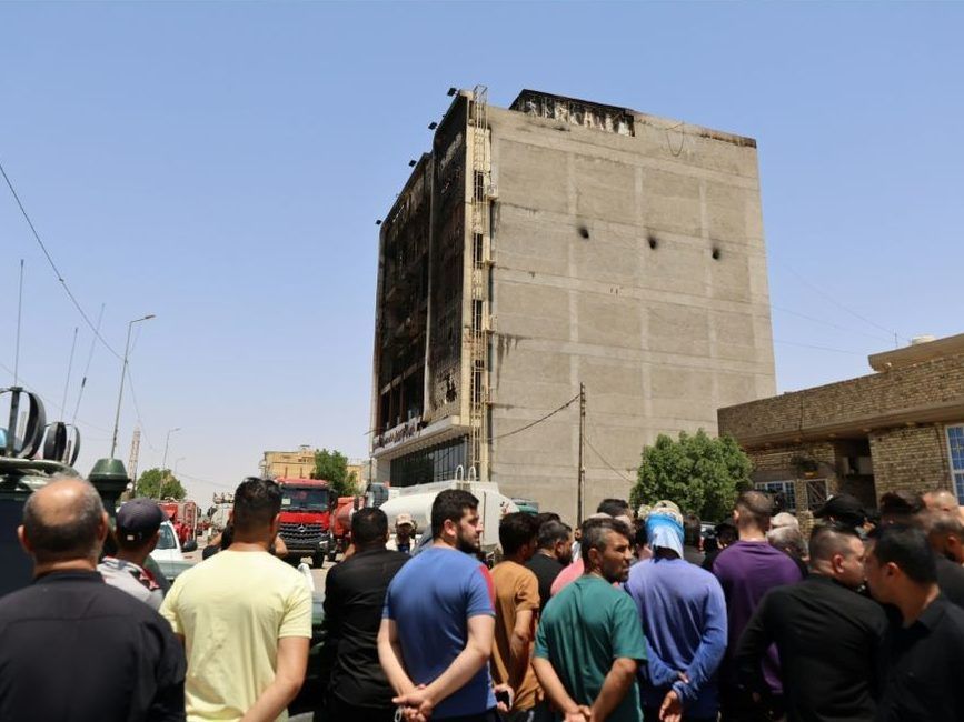 NextImg:Fire at newly opened Iraq shopping mall kills more than 60