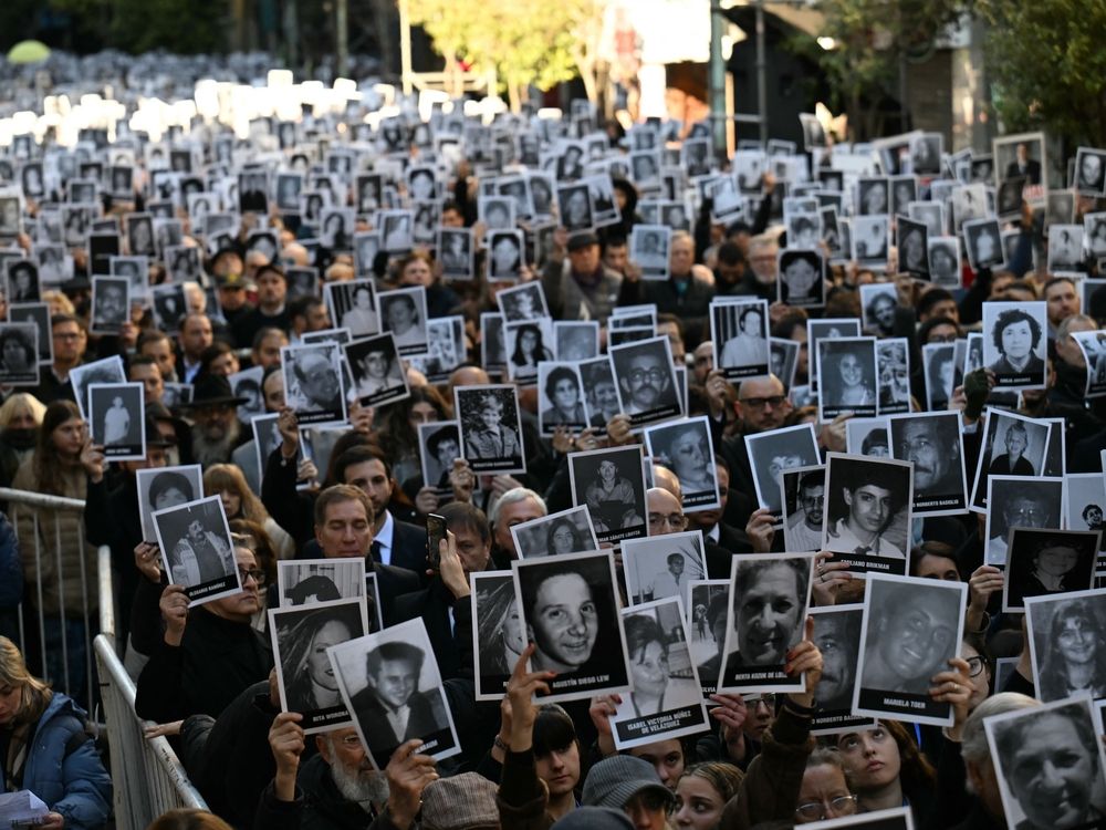 NextImg:Argentines commemorate 1994 Jewish centre bombing, demand justice