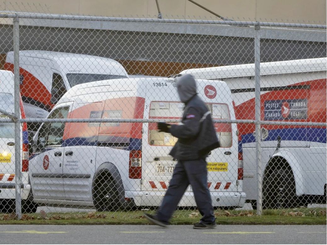 Canada Post denies it is using “drip pricing” in the mandatory “fuel surcharge” for its delivery services.