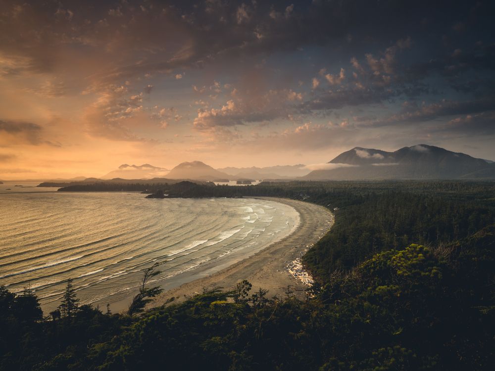 NextImg:British Columbians told to avoid coast after Russia quake triggers tsunami advisory