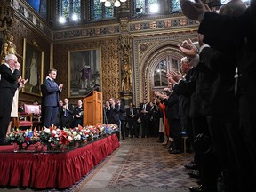 Emmanuel Macron e parlamentares.