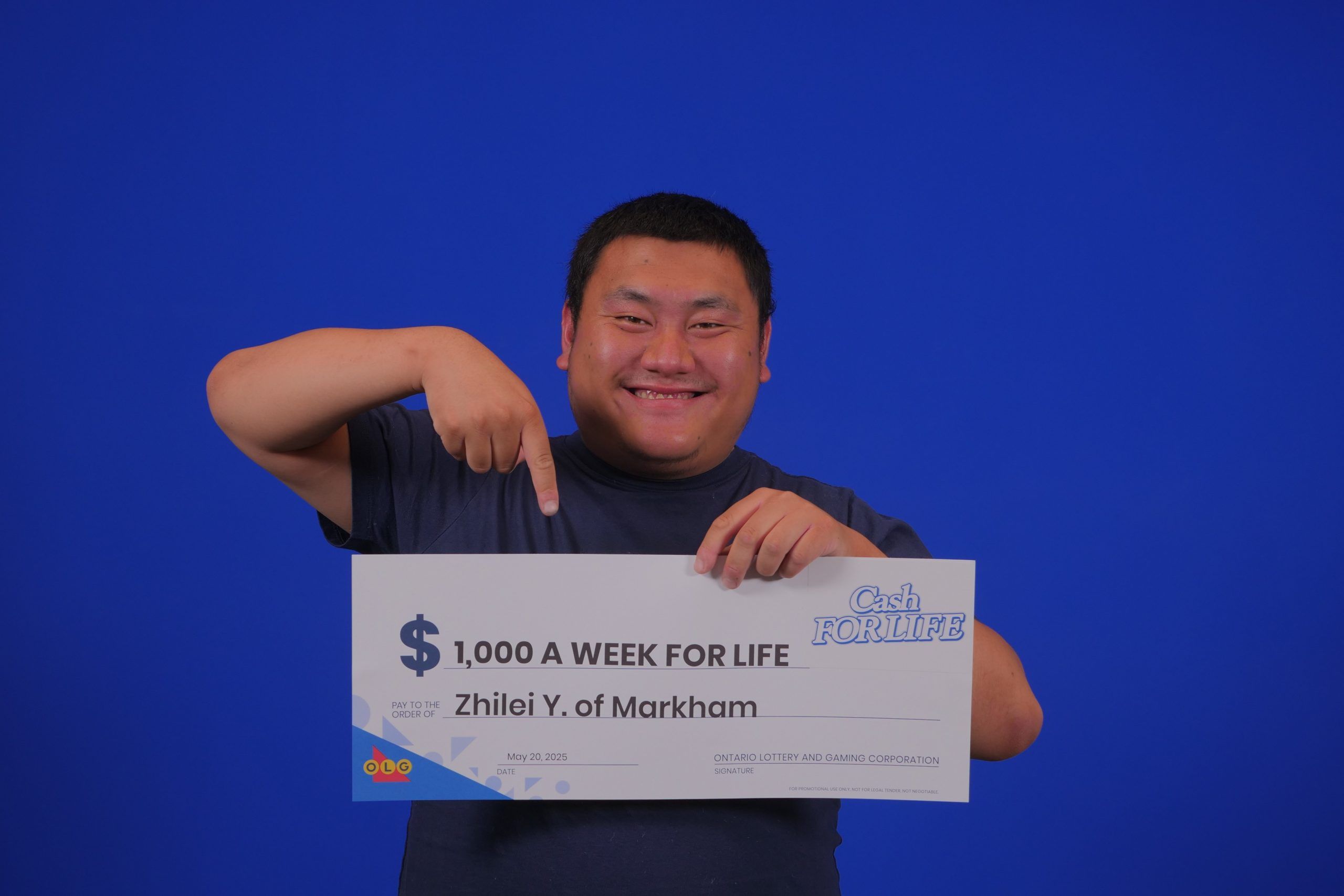 Zhilei with his winning olg cheque