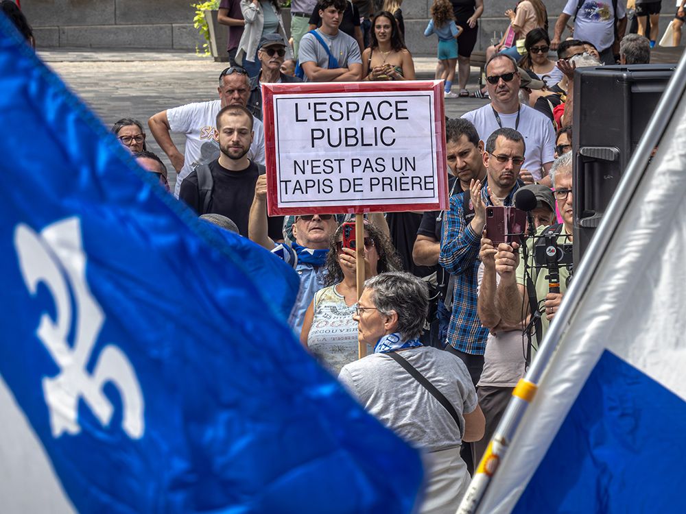 NextImg:Quebec vows to ban 'street prayers' in the wake of mass Islamic demonstrations