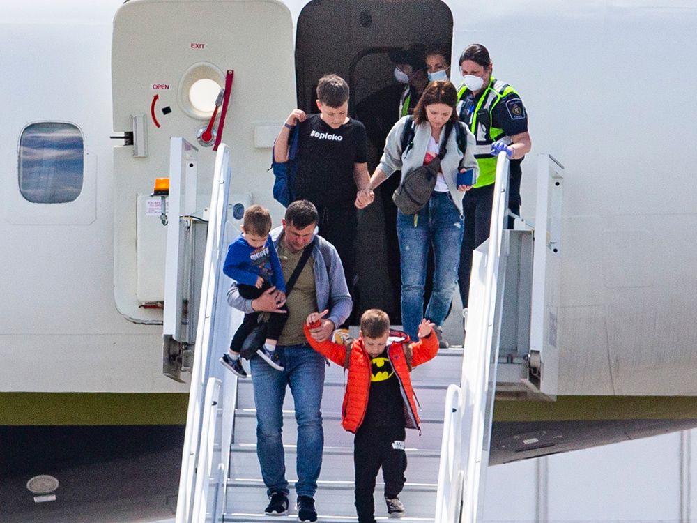 NextImg:Canadians still supportive of letting in Ukrainian migrants fleeing war with Russia: poll