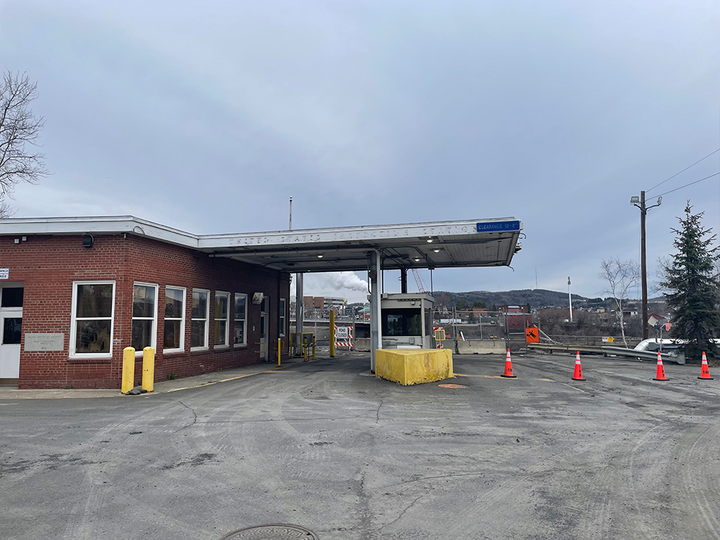For sale: A used U.S.-Canada border crossing goes on the auction block