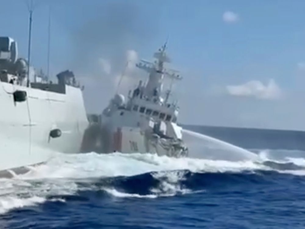 NextImg:Video shows Chinese ships collide while pursuing Philippine boat in South China Sea
