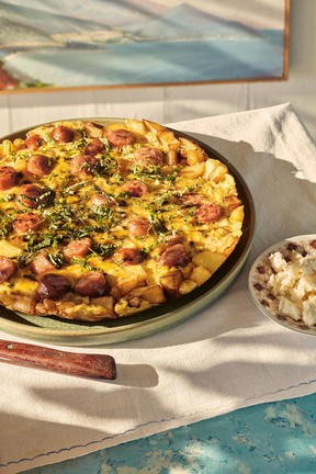 Fourtalia, eggs with sausages, potatoes and mint