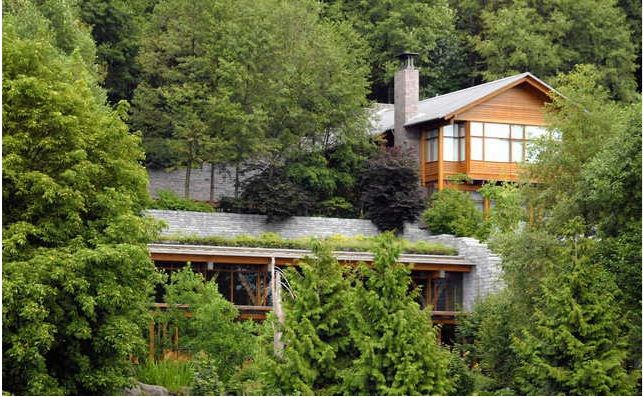 NextImg:Ultrarich building luxury underground bunkers