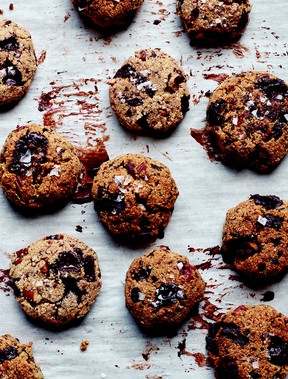 Pecan chocolate cookies