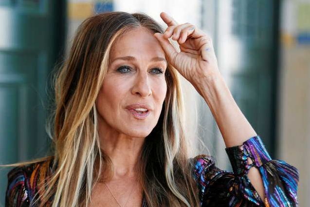 NextImg:Sarah Jessica Parker launches wallpaper line
